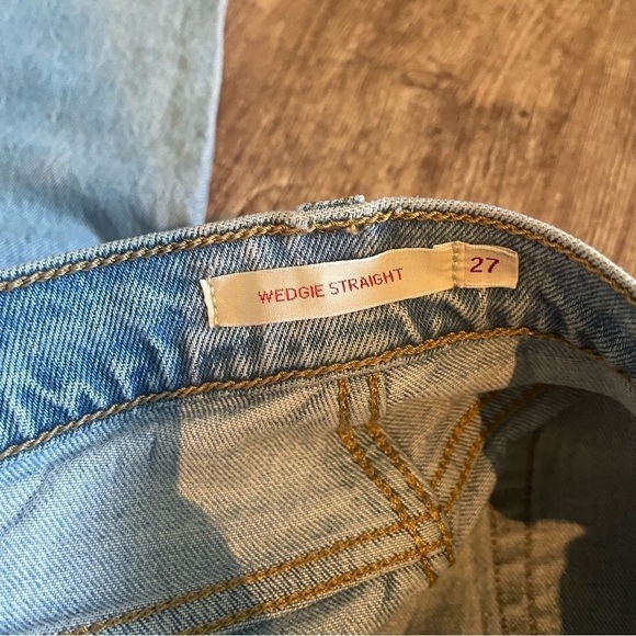 Levi's Wedgie Straight Jeans Light Wash Button Fly Size 27 - Picture 3 of 5